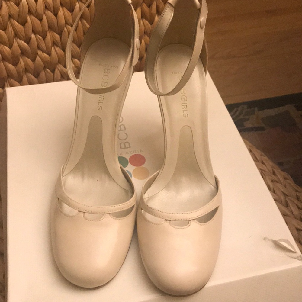 BCBGirls MAXAZRIA pumps